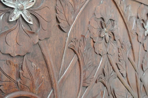 Malaysian Wood carving with floral motif — Stock Photo, Image