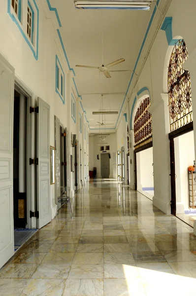 Interior de la Mezquita del Sultán Ibrahim Jamek en Muar, Johor — Foto de Stock