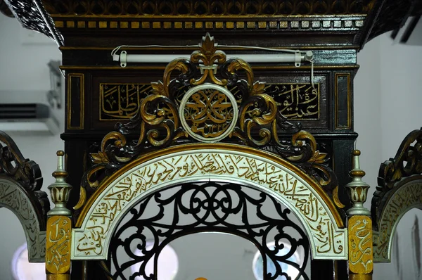 Artesanato tradicional de madeira na Mesquita Abidin em Kuala Terengganu, Malásia — Fotografia de Stock