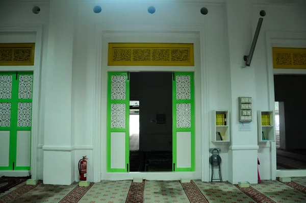 クアラ トレンガヌ, マレーシア Abidin モスクの内部 — ストック写真