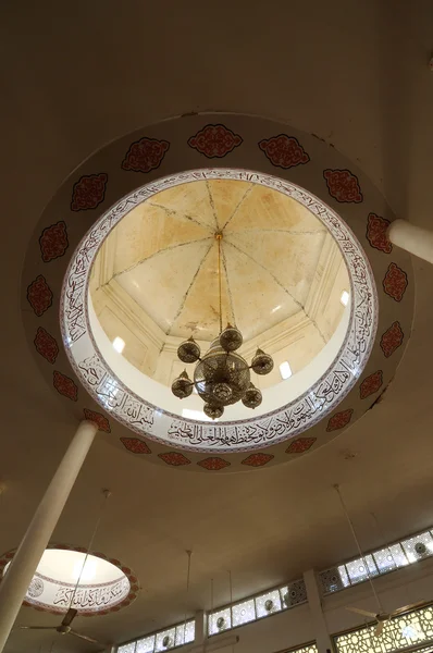 Intérieur de la mosquée Abidin à Kuala Terengganu, Malaisie — Photo