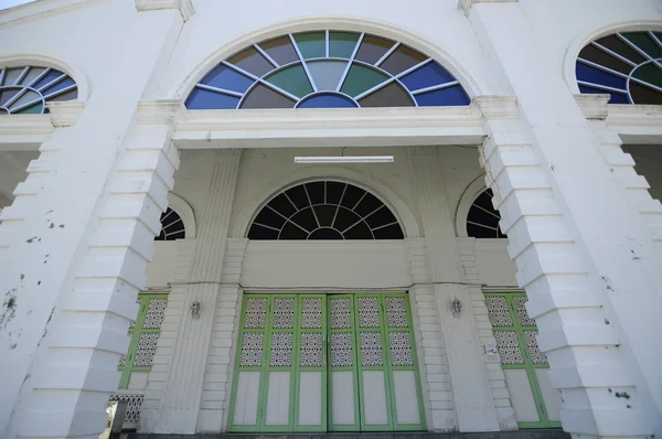 Pintu tertutup tradisional Masjid Abidin di Kuala Terengganu, Malaysia — Stok Foto