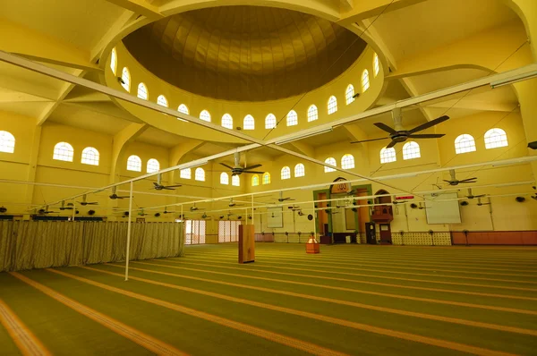 Interior of Putra Nilai Mosque in Nilai, Negeri Sembilan, Malaysia — Stock Photo, Image