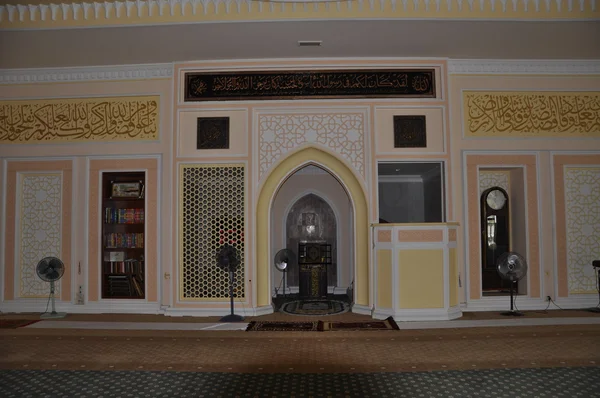 Mihrab of of Masjid Diraja Tuanku Munawir. — Stock Photo, Image