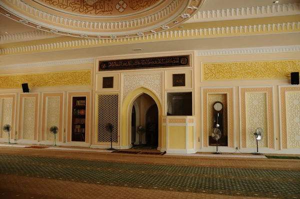 Mihrab van van Masjid Diraja Tuanku Munawir. — Stockfoto