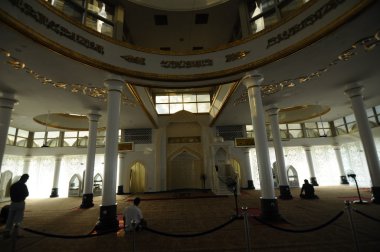 İç Crystal Camii Terengganu, Malezya