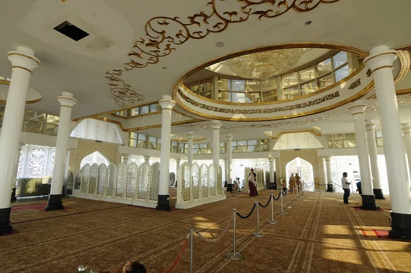 Wnętrze meczetu Crystal w Terengganu, Malezja — Zdjęcie stockowe