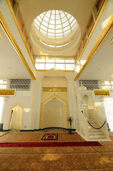 内政部在瓜拉丁加奴，马来西亚水晶清真寺 — 图库照片