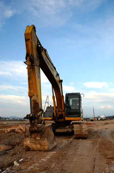 Máquina de excavadora utilizada para trabajos de tierra en el sitio de construcción — Foto de Stock