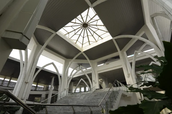 Interior dari Masjid Bandar Udara Sultan Ismail di Bandar Udara Senai di Malaysia — Stok Foto