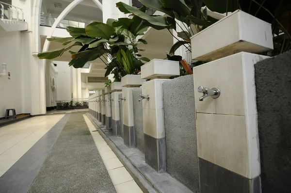 Ablution of Sultan Ismail Airport Mosque at Senai Airport in Malaysia — Stock Photo, Image