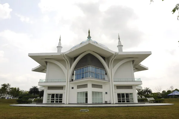 Mesquita do Aeroporto Sultan Ismail no Aeroporto de Senai, na Malásia — Fotografia de Stock