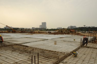 İnşaat alanında devam eden