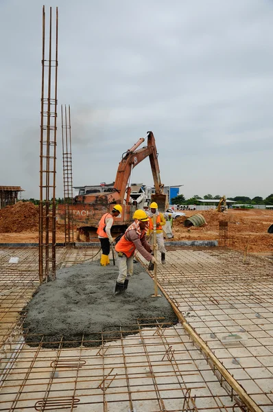 Group of construction workers casting floor slab — Stock Photo, Image
