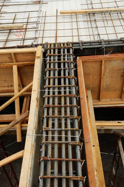 Barra de refuerzo de acero para formar parte de las estructuras del edificio — Foto de Stock