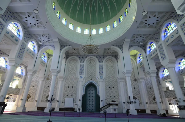 Innenraum der Sultan ahmad shah 1 Moschee in Kuantan, Malaysia — Stockfoto