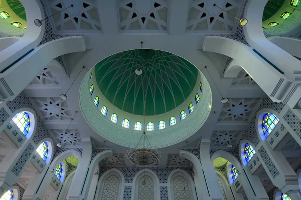 Interior de la mezquita Sultan Ahmad Shah 1 en Kuantan, Malasia — Foto de Stock