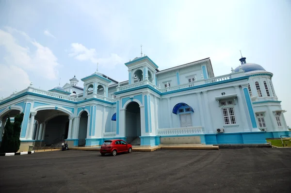 Sultan ismail mecset is ismert muar második jamek mecset található tanjung agas, muar, johor Malajziában. a mecset a folyó túlpartján található sultan ibrahim jamek mecset másolata — Stock Fotó