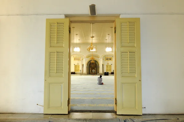 Interior of Sultan Abu Bakar State Mosque in Johor Bharu, Malaysia — Stock Photo, Image