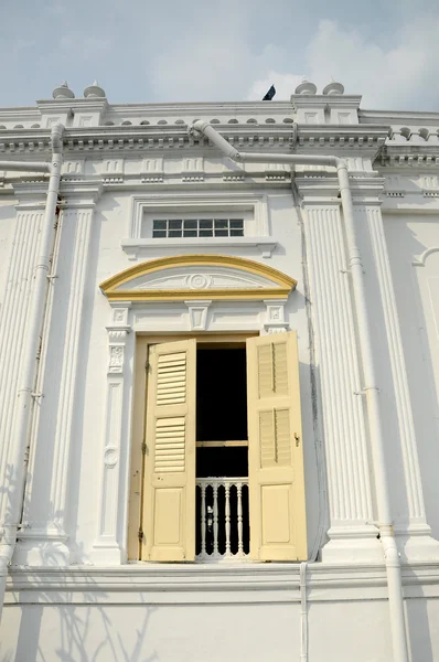 Detalhe arquitetônico na mesquita estatal Sultan Abu Bakar em Johor Bharu, Malásia — Fotografia de Stock