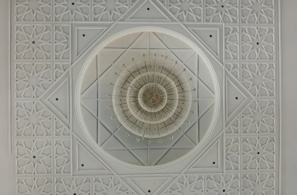 Plafond detail en patroon op de sultan ismail moskee in muar, johor, Maleisië — Stockfoto