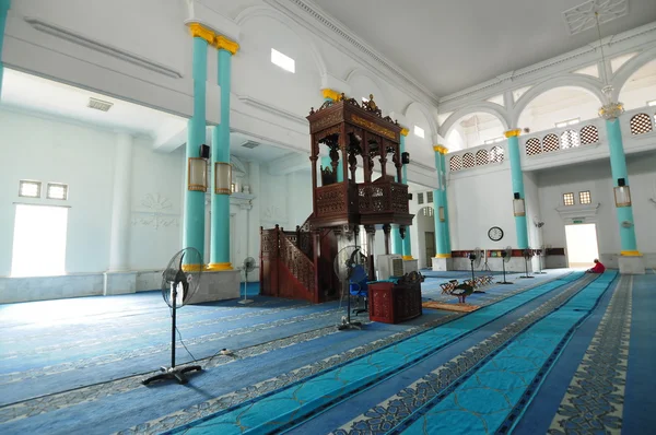 무아르, 조호르 주, 말레이시아의 술탄이 스 마일 모스크의 내부 — 스톡 사진