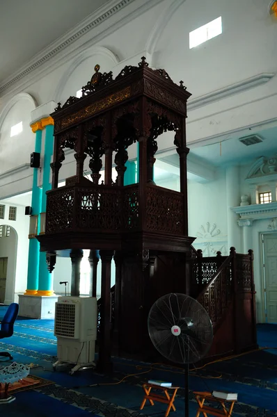 Mimbar de la mosquée Sultan Ismaïl à Muar, Johor, Malaisie — Photo