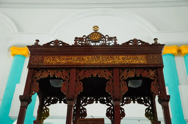 Mimbar de la Mezquita del Sultán Ismail en Muar, Johor, Malasia — Foto de Stock