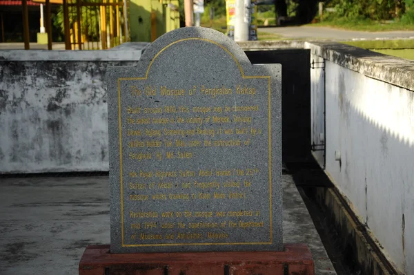 Piedra de la antigua mezquita de Pengkalan Kakap en Merbok, Kedah — Foto de Stock