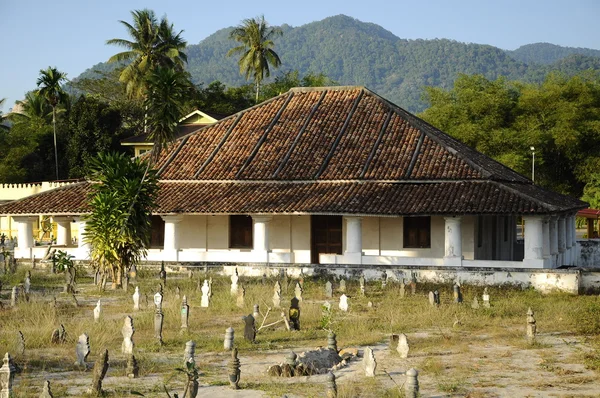 La antigua mezquita de Pengkalan Kakap en Merbok, Kedah —  Fotos de Stock