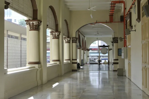 Interior de la Mezquita Muhammadi, también conocida como Mezquita Estatal Kelantan en Kelantan, Malasia — Foto de Stock