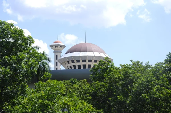 Масджид Universiti Путре Малайзії в Серданг, Селангор, Малайзія — стокове фото