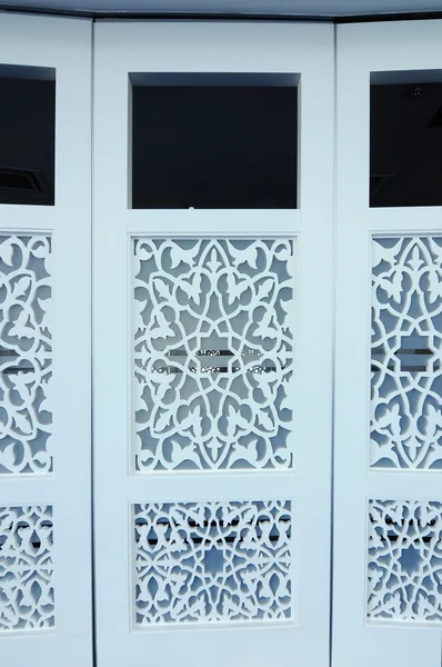 Wall crafts with floral motif in Puncak Alam Mosque at Selangor, Malaysia — Stock fotografie