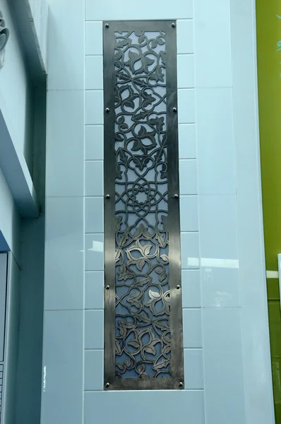 Wall crafts with floral motif in Puncak Alam Mosque at Selangor, Malaysia — Zdjęcie stockowe