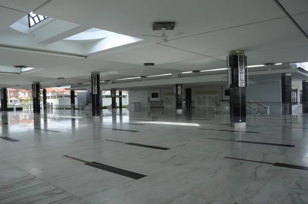 Interior de la mezquita Puncak Alam en Selangor, Malasia — Foto de Stock