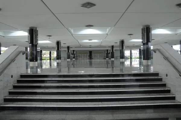 Interior de la mezquita Puncak Alam en Selangor, Malasia — Foto de Stock