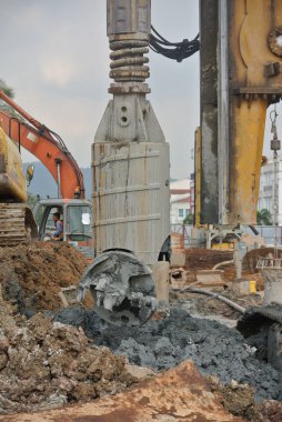Yığın teçhizat burgu inşaat alanındaki delik