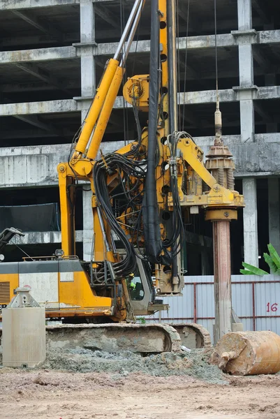 Plataforma de pilotes de perforación en el sitio de construcción — Foto de Stock