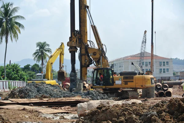 Plataforma de pilotes de perforación en el sitio de construcción — Foto de Stock