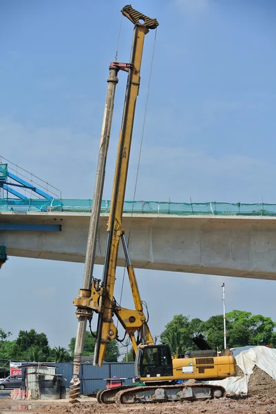 Plataforma de pilotes de perforación en el sitio de construcción — Foto de Stock