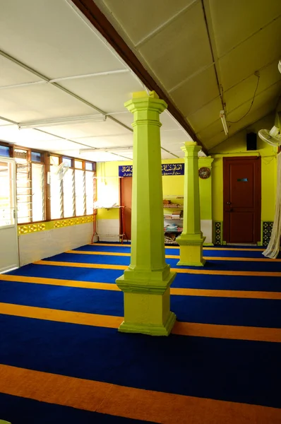 Wnętrze Masjid Kariah Dato Undang Kamat, Johol, Negeri Sembilan — Zdjęcie stockowe