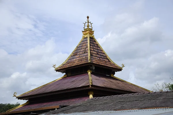 Detalhe do telhado em Masjid Kariah Dato Undang Kamat, Johol, Negeri Sembilan — Fotografia de Stock