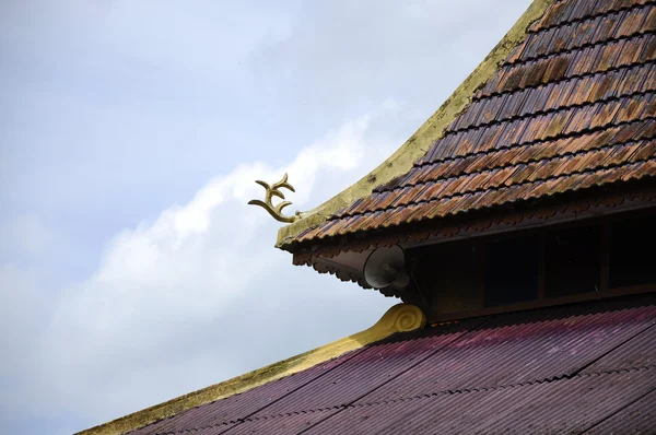 位于Negeri Sembilan Johol Masjid Kariah Dato Undang Kamat的屋顶详情 — 图库照片