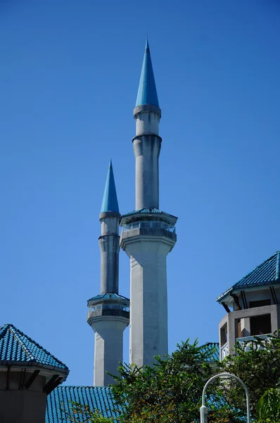 Minarete do Sultão Haji Ahmad Shah Mesquita t.c.p. UIA Mesquita em Gombak, Malásia — Fotografia de Stock