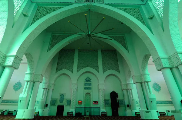 Interior da Mesquita Sultan Haji Ahmad Shah t.c.p. UIA Mesquita em Gombak, Malásia — Fotografia de Stock