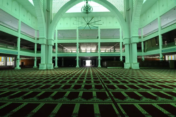 Interior da Mesquita Sultan Haji Ahmad Shah t.c.p. UIA Mesquita em Gombak, Malásia — Fotografia de Stock