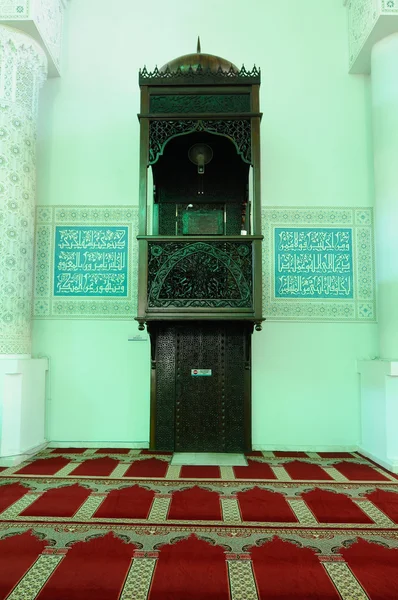 Mimbar of Sultan Haji Ahmad Shah Mosque a.k.a Mezquita UIA en Gombak, Malasia — Foto de Stock