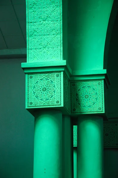 Kolom dekorasi di Masjid Sultan Haji Ahmad Shah a.k.a Masjid UIA di Gombak, Malaysia — Stok Foto