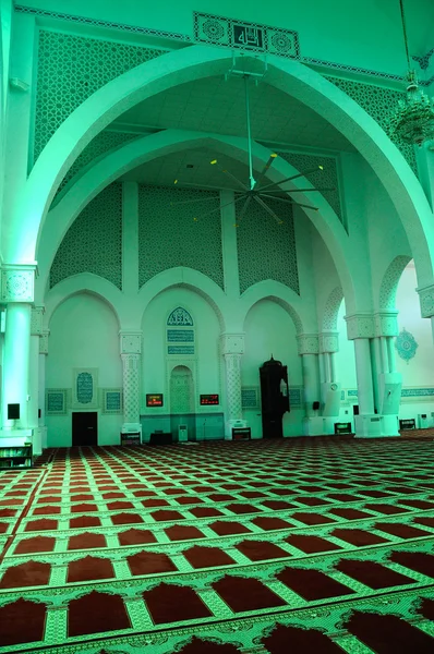 Interior da Mesquita Sultan Haji Ahmad Shah t.c.p. UIA Mesquita em Gombak, Malásia — Fotografia de Stock