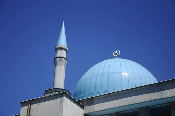 Minaret en koepel Sultan Haji Ahmad Shah Mosque a.k.a Uia moskee in Gombak, Maleisië — Stockfoto